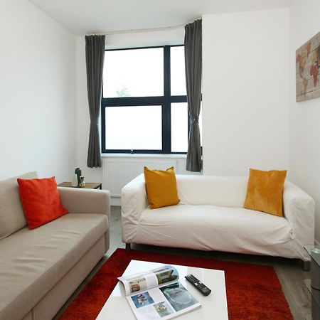 Sapphire House Apartments Telford Kültér fotó