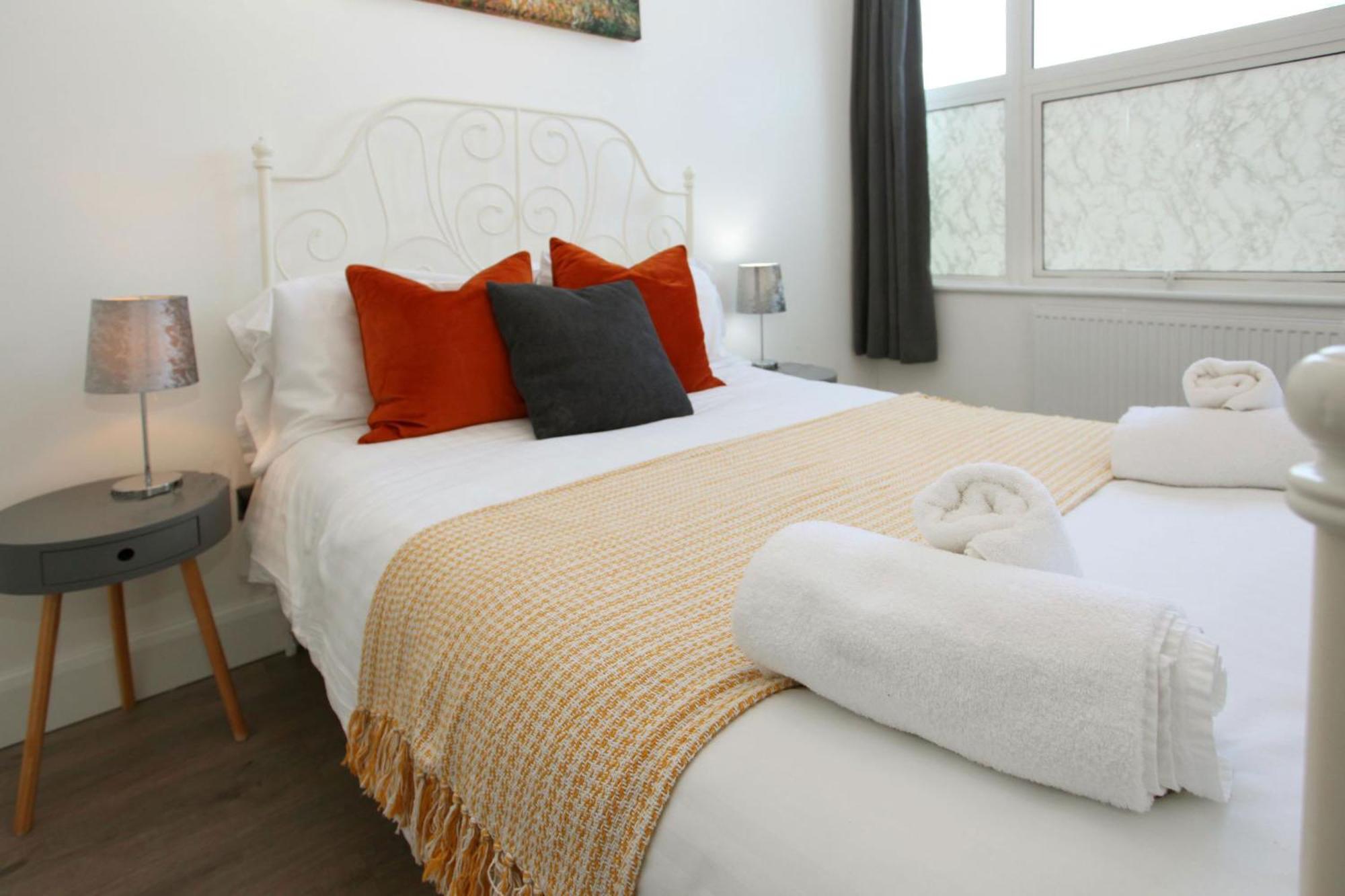 Sapphire House Apartments Telford Kültér fotó