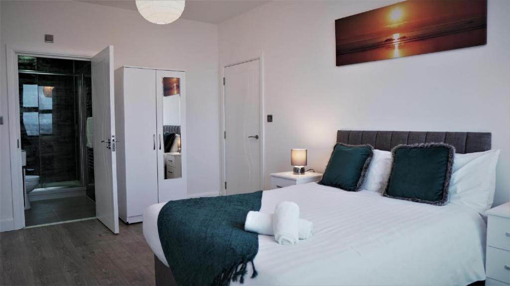 Sapphire House Apartments Telford Kültér fotó